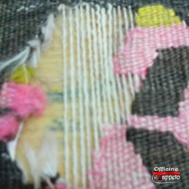 Fase 1 - Inizio restauro - Passaggio dei fili di ordito di un tappeto Kilim