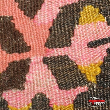 Fase 5 - Completamento del restauro d un tappeto Kilim