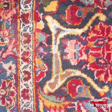 Fase finale e completamento del restauro di un tappeto Kashan